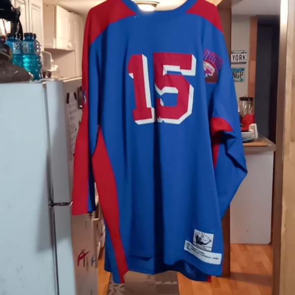 Jeans and shirts - Picture 3 of 9